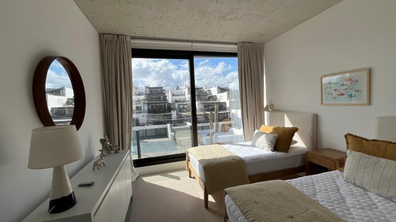 Departamento con tres suites en la Barra con vista al mar